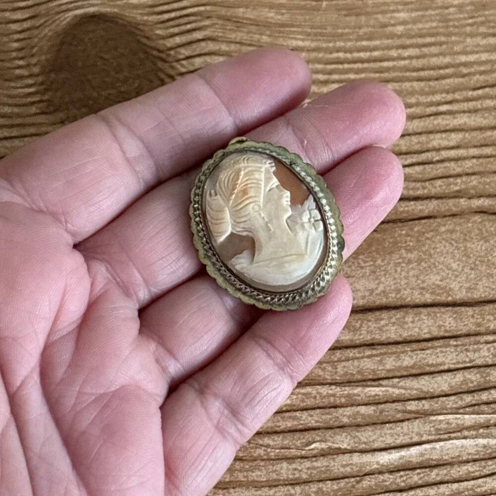 Antique 800 Silver Carved Shell Cameo Brooch Pin Pendant Right Facing Two Tone